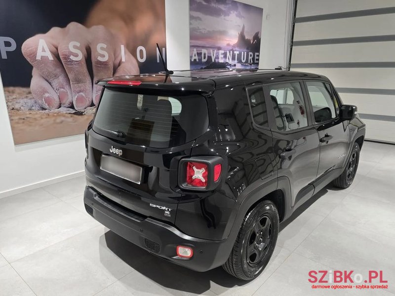 2016' Jeep Renegade photo #5
