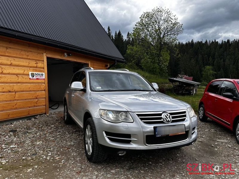 2008' Volkswagen Touareg photo #1