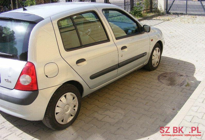 2002' Renault Clio photo #2