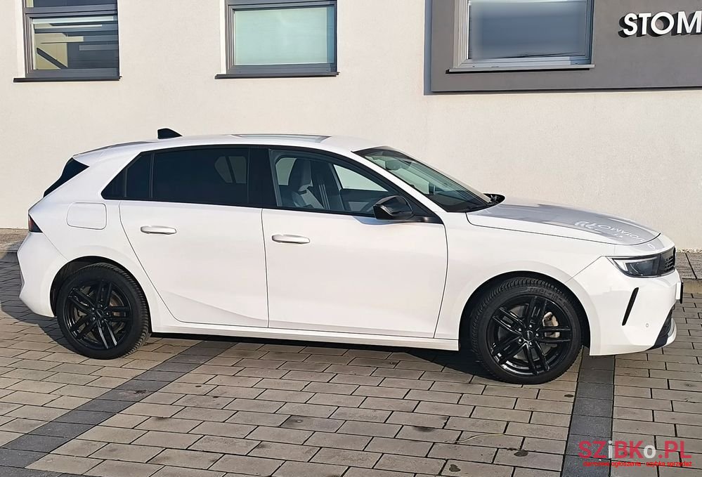 2022' Opel Astra photo #5