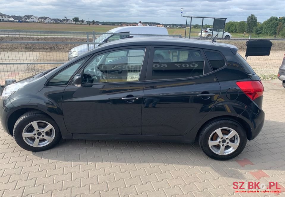 2010' Kia Venga photo #1