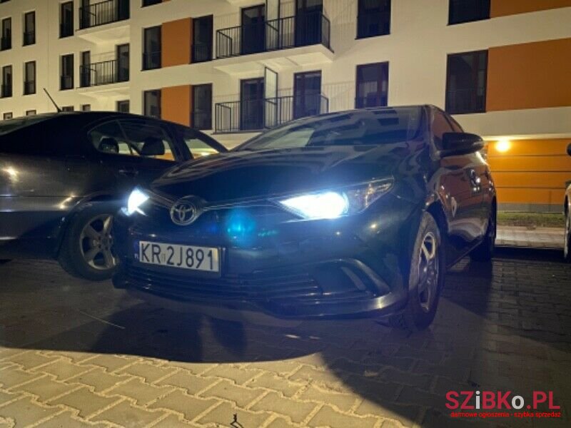 2015' Toyota Auris photo #2