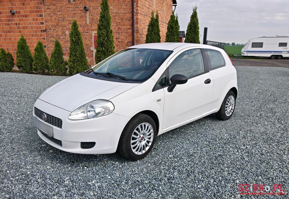 2009' Fiat Punto 1.2 8V photo #1