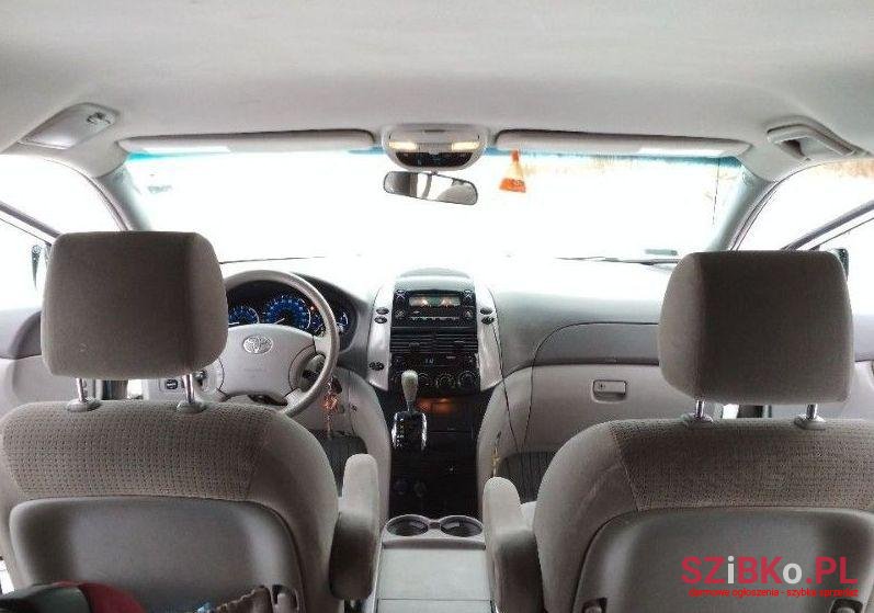 2006' Toyota Sienna photo #2