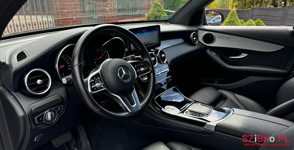 2020' Mercedes-Benz GLC photo #5