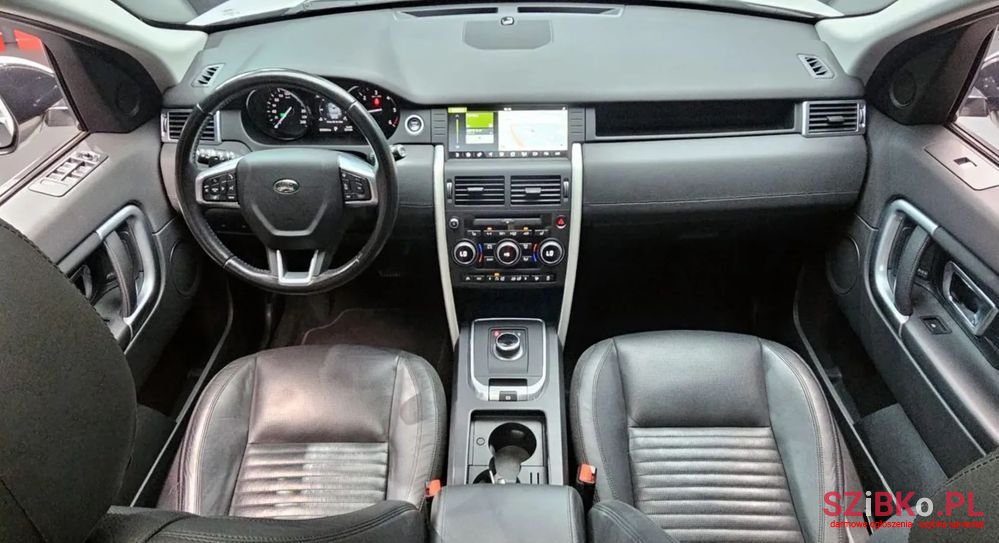 2017' Land Rover Discovery 2.0 Td4 Hse photo #5