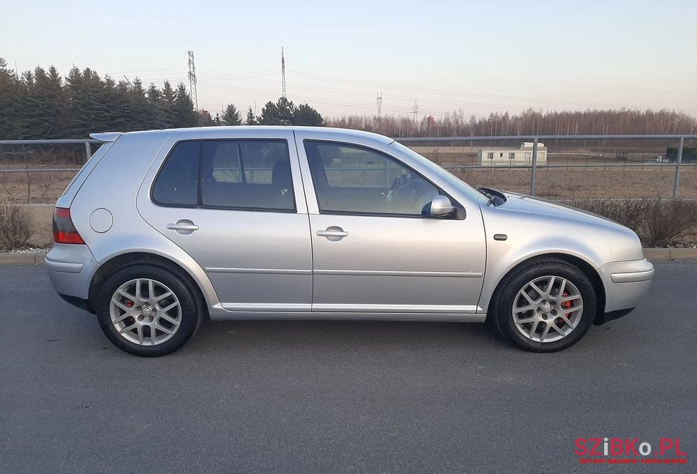 2001' Volkswagen Golf photo #3