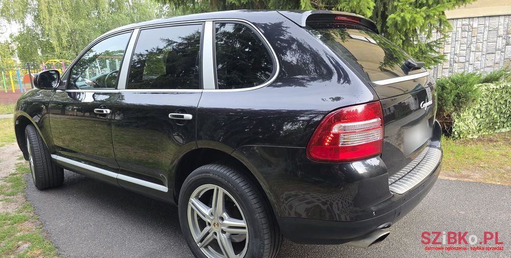 2005' Porsche Cayenne photo #4