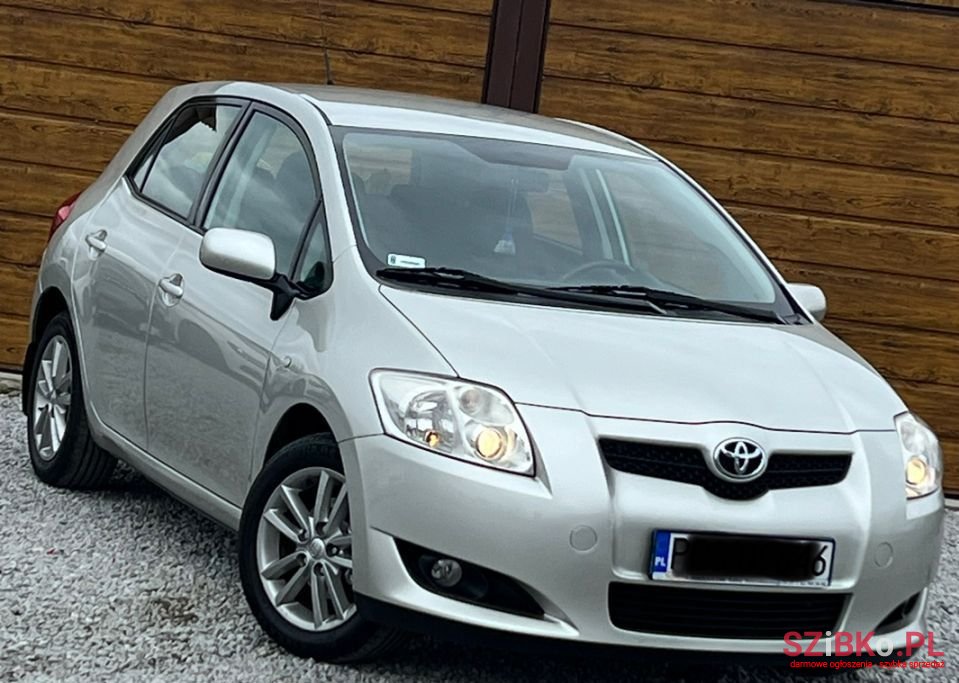 2009' Toyota Auris photo #2