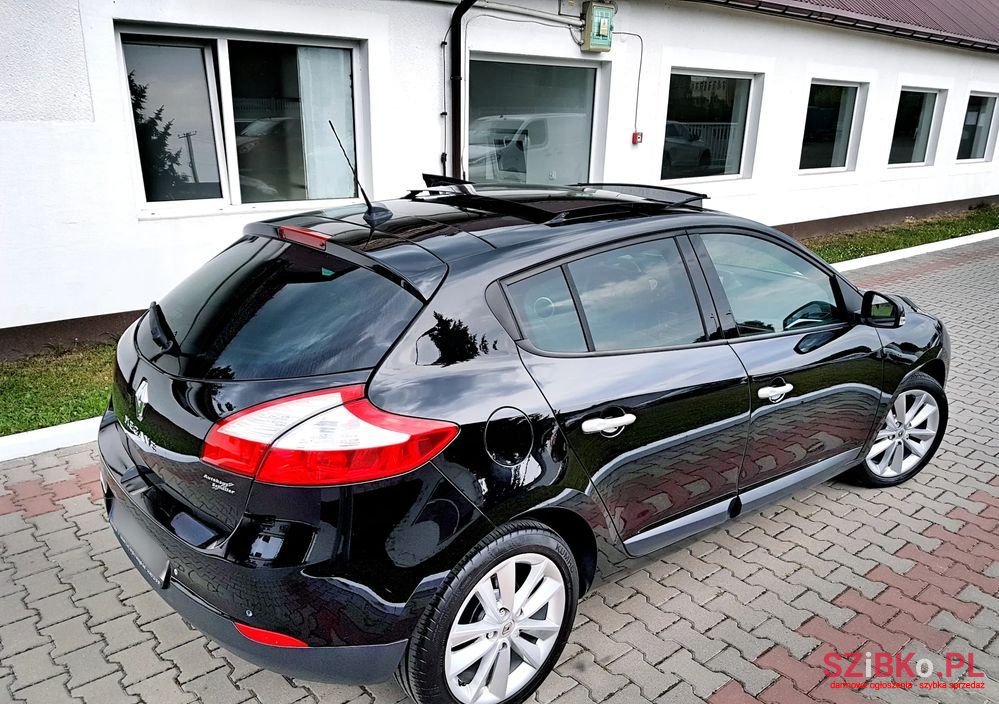 2011' Renault Megane photo #4