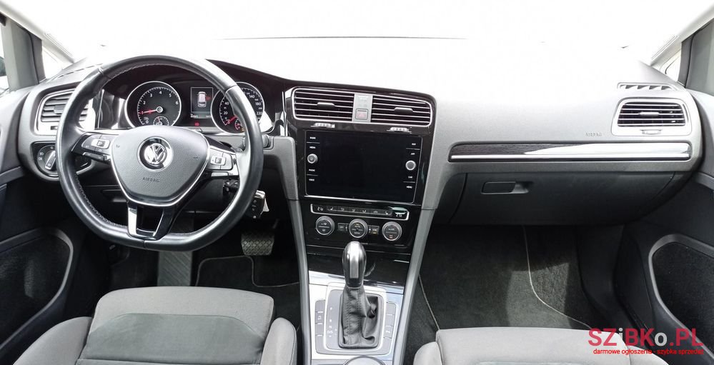 2019' Volkswagen Golf photo #6