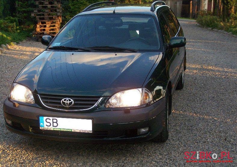 2001' Toyota Avensis photo #1