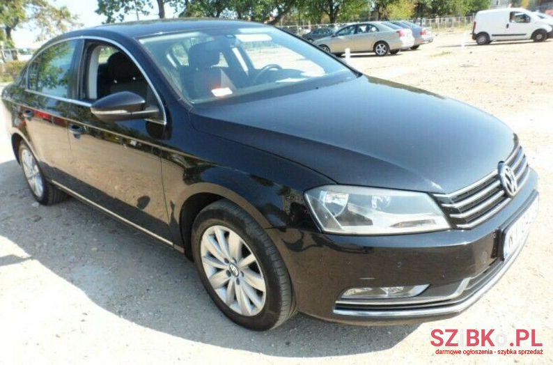 2010' Volkswagen Passat photo #1