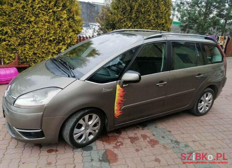 2010' Citroen C4 Picasso photo #1