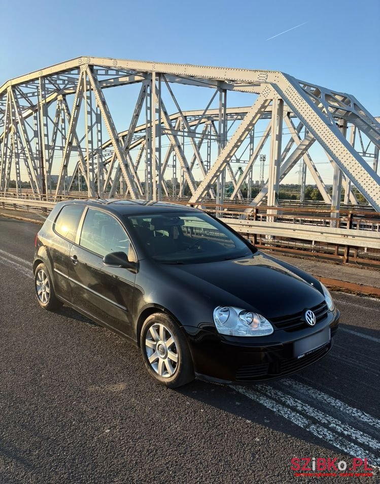 2005' Volkswagen Golf photo #1