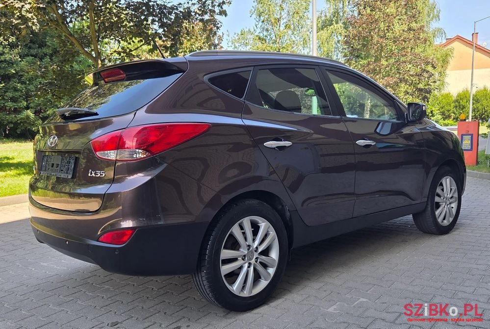 2011' Hyundai ix35 2.0 Premium 2Wd photo #2