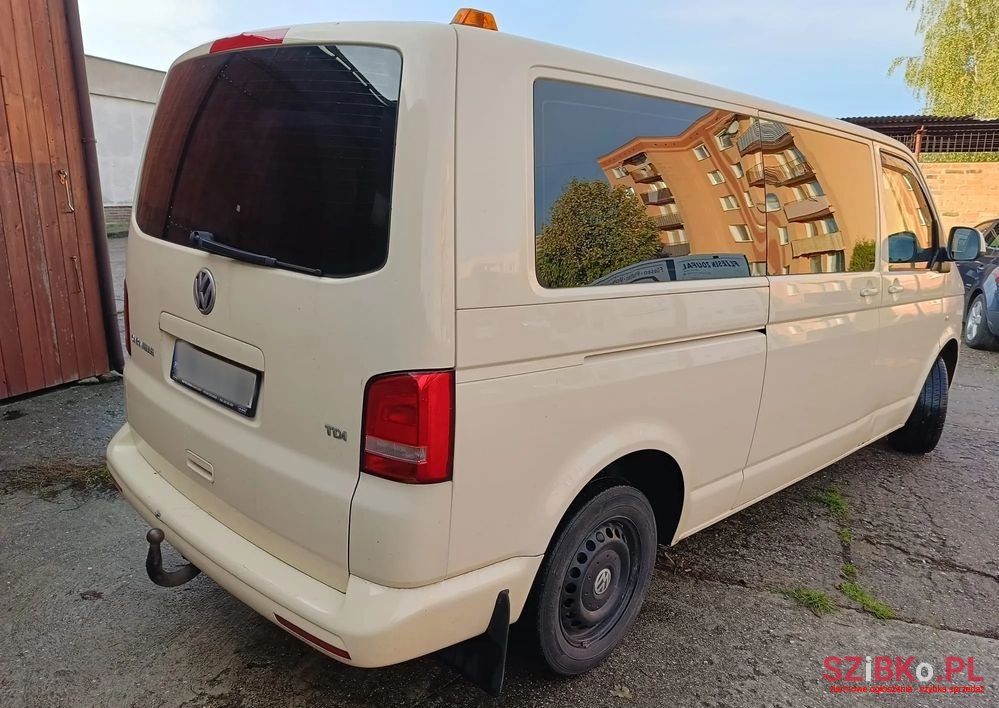 2011' Volkswagen Transporter photo #6