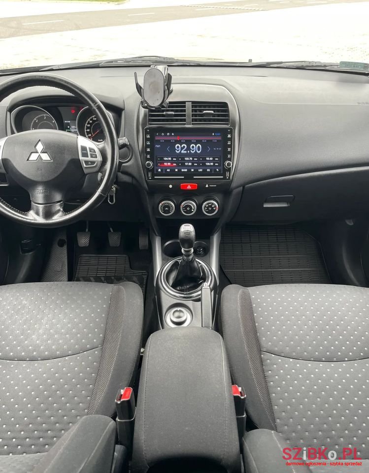 2011' Mitsubishi ASX photo #2