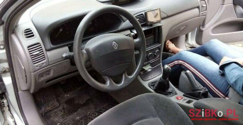 2003' Renault Laguna photo #2