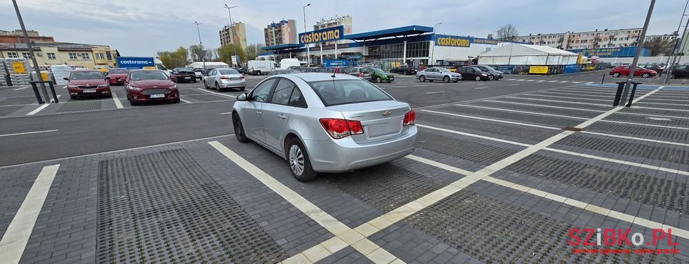 2011' Chevrolet Cruze 1.6 Ls photo #2