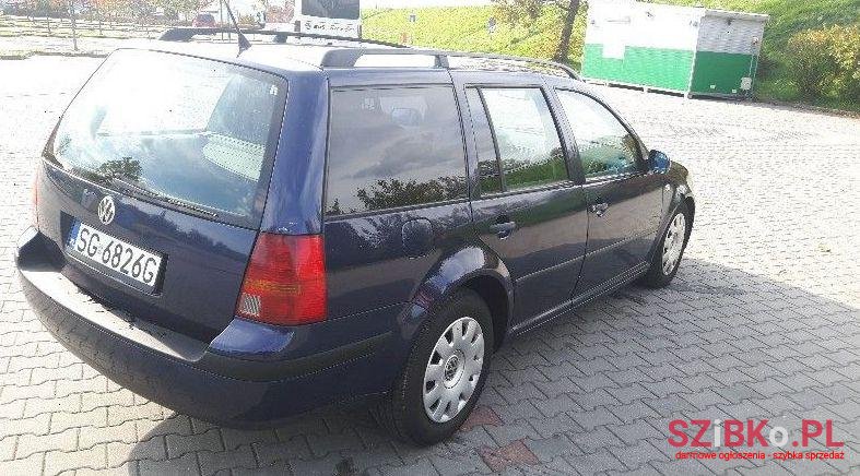 2001' Volkswagen Golf photo #2