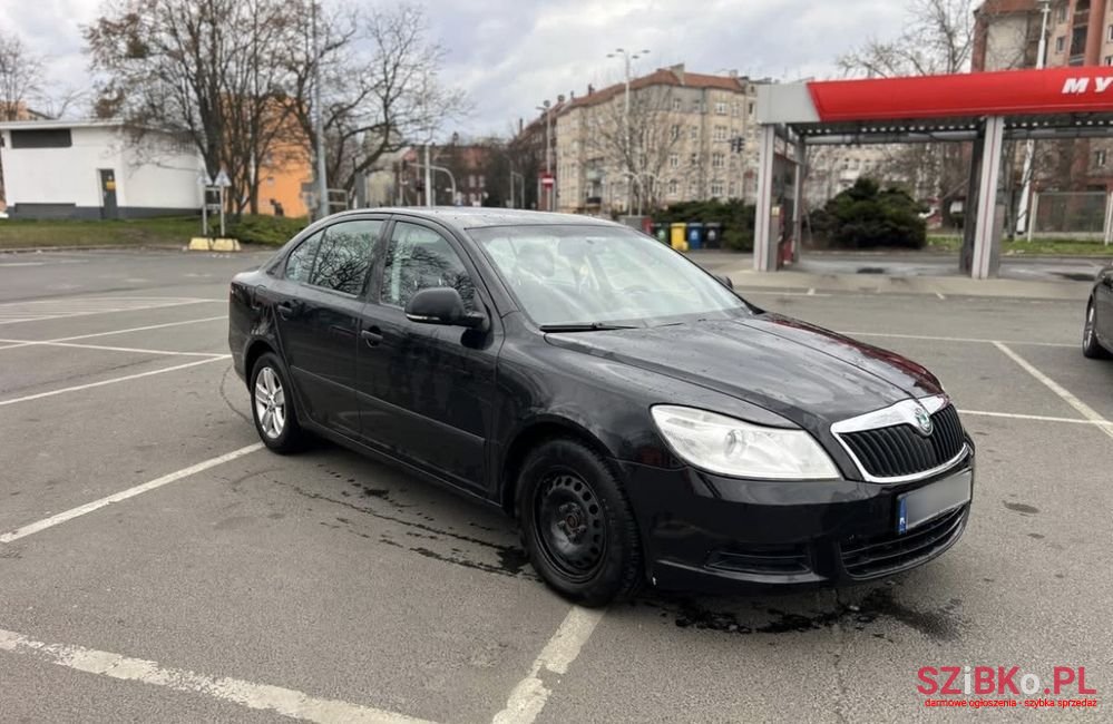 2011' Skoda Octavia 1.6 Tdi Classic photo #6