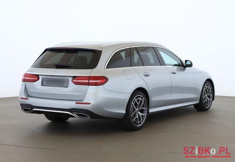 2022' Mercedes-Benz E-Class photo #2