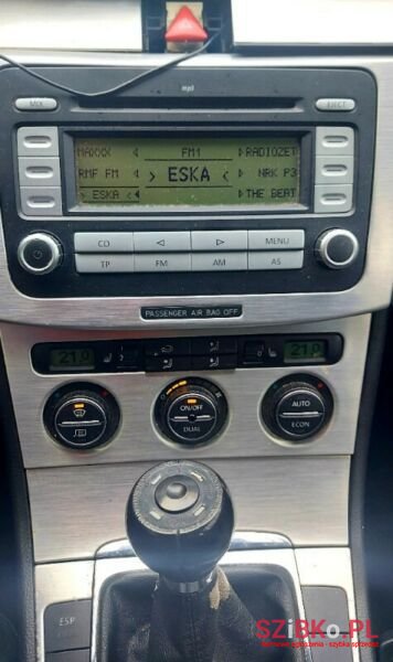 2006' Volkswagen Passat photo #3