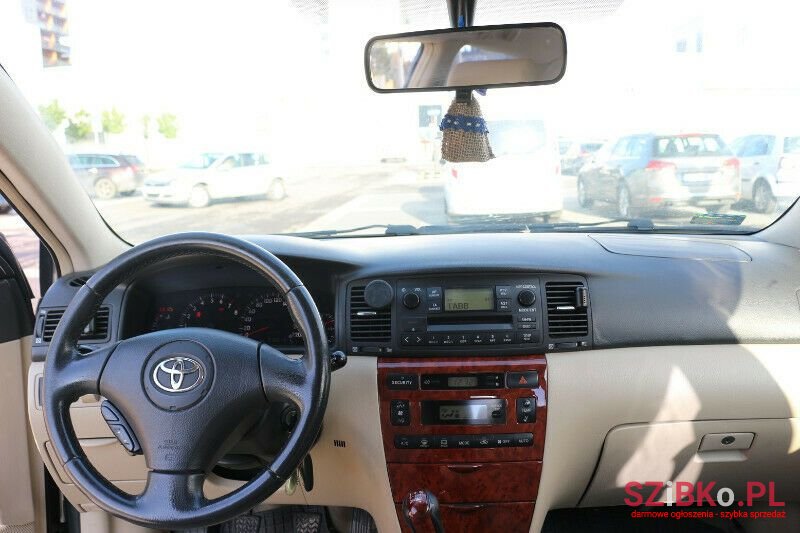 2004' Toyota Corolla photo #2