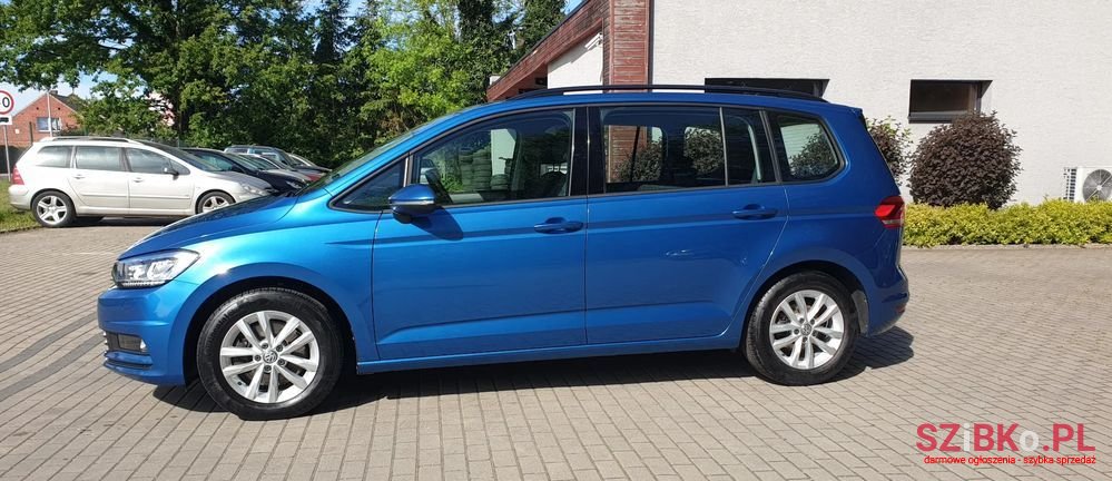 2018' Volkswagen Touran photo #3