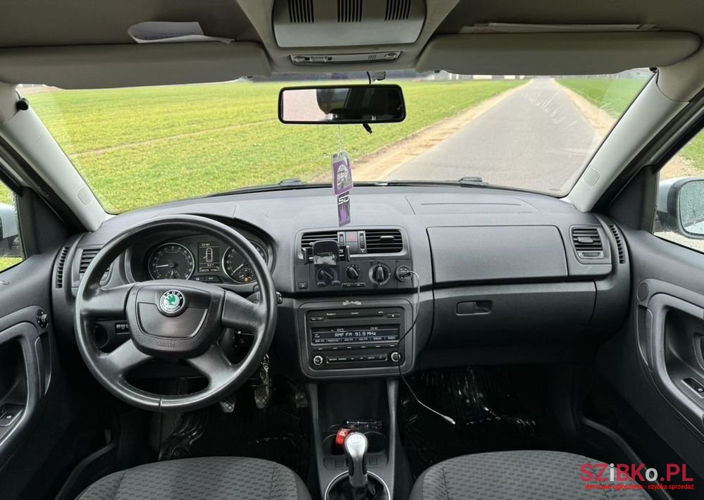 2012' Skoda Roomster Sport photo #6