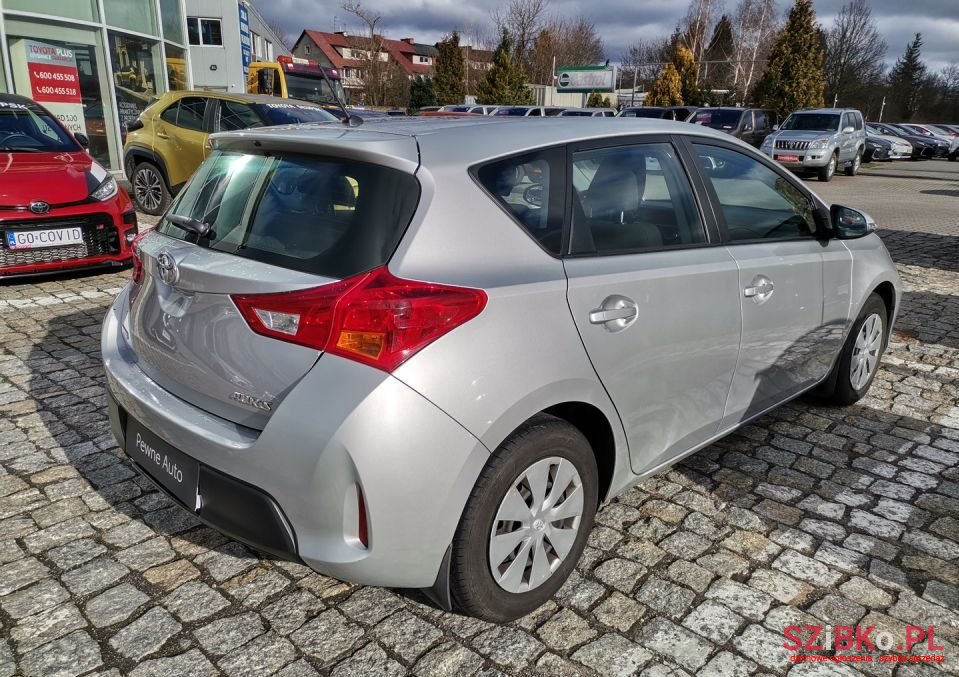 2015' Toyota Auris photo #2