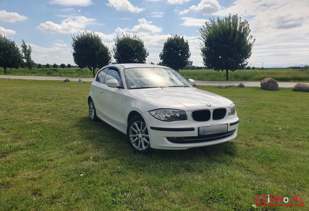 2010' BMW 1 Series photo #3