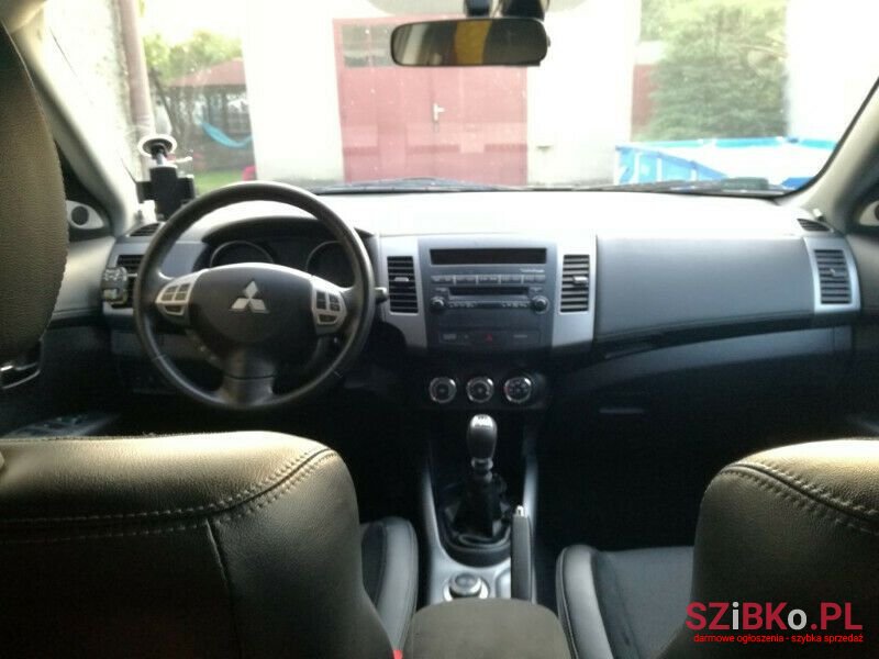 2011' Mitsubishi Outlander photo #4