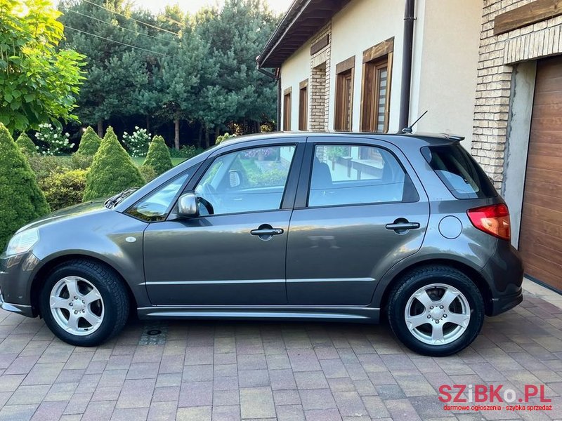 2010' Suzuki SX4 1.6 Premium photo #4