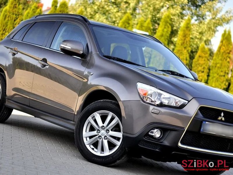 2011' Mitsubishi ASX photo #2