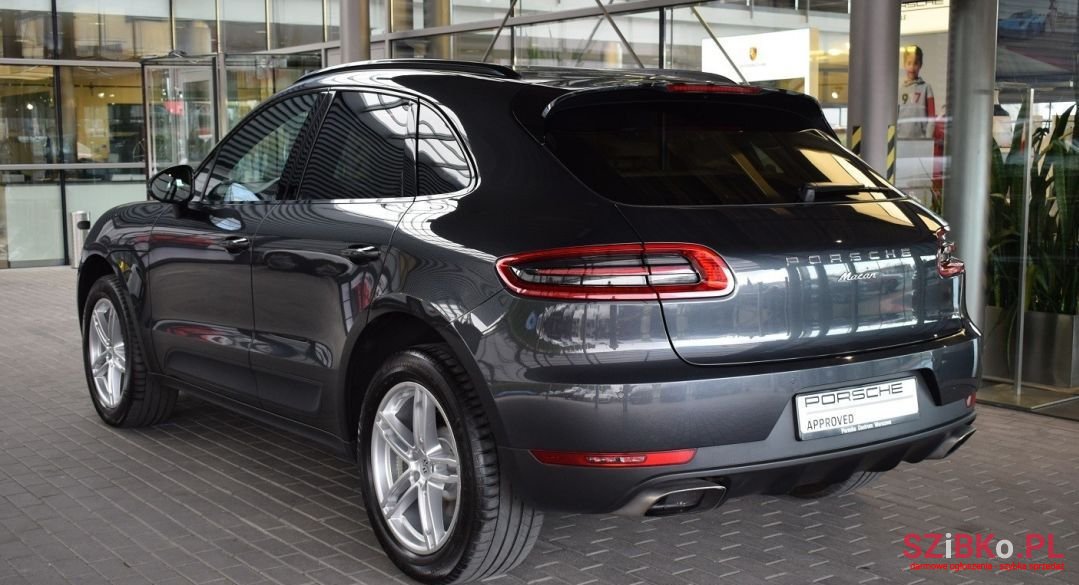 2017' Porsche Macan photo #2