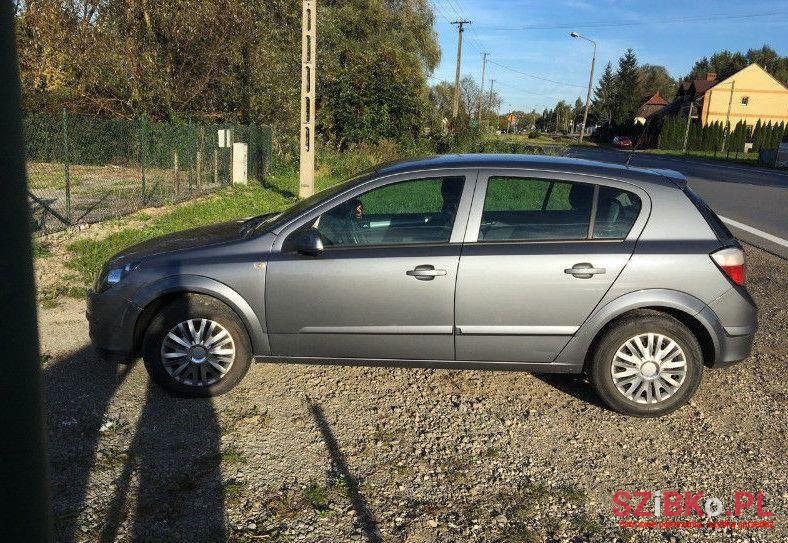 2006' Opel Astra photo #1