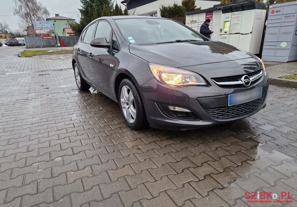 2013' Opel Astra photo #3