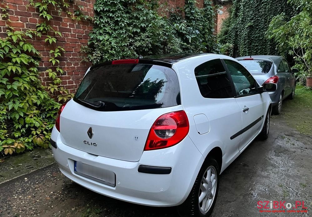 2007' Renault Clio photo #2