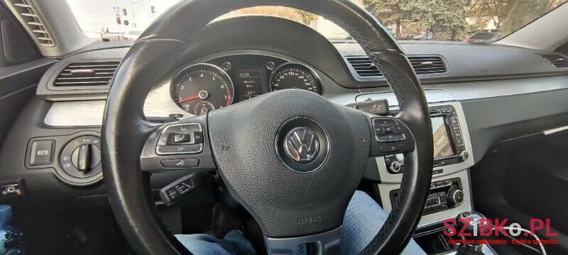 2010' Volkswagen Passat photo #5