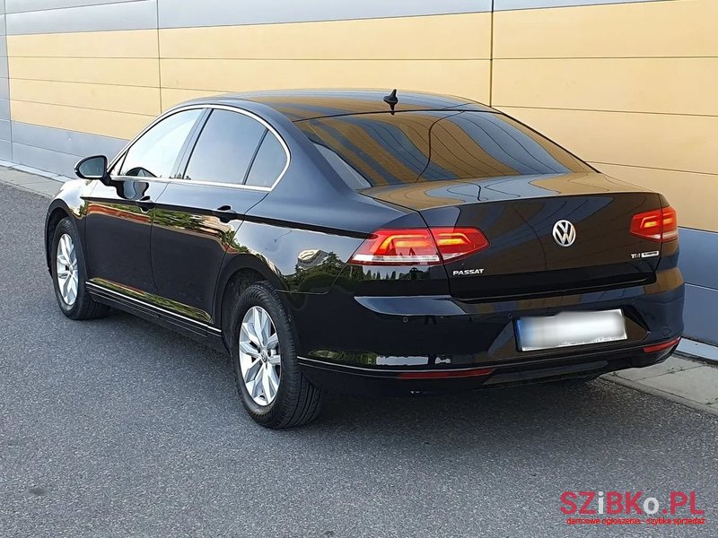 2016' Volkswagen Passat photo #4