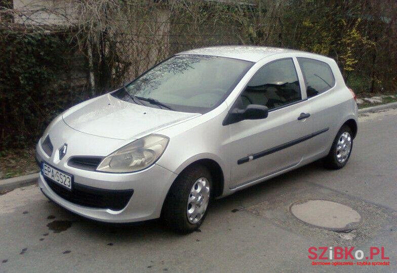 2008' Renault Clio photo #1