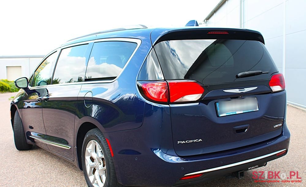 2017' Chrysler Pacifica photo #4