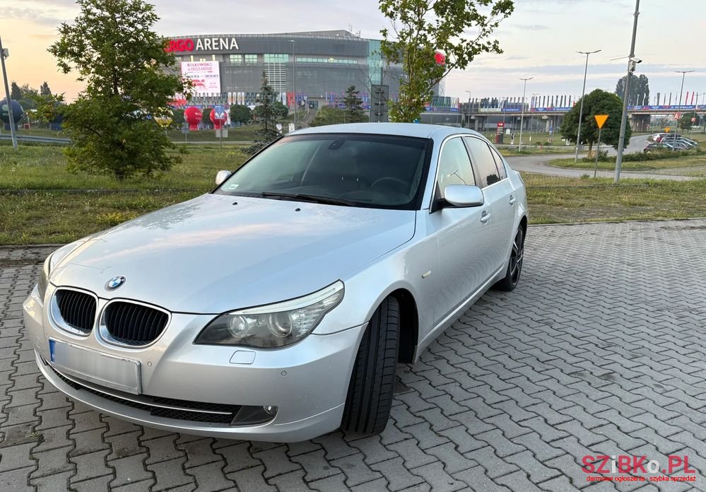 2007' BMW 5 Series 520D photo #1
