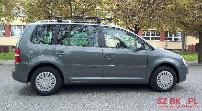 2004' Volkswagen Touran photo #1