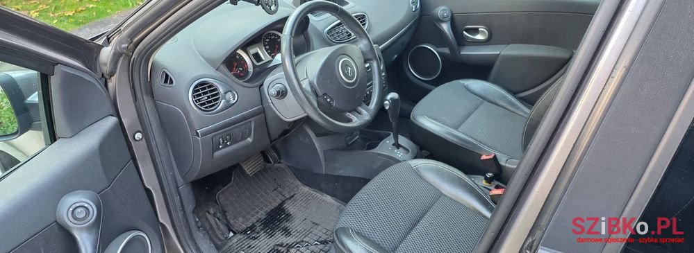 2010' Renault Clio photo #5
