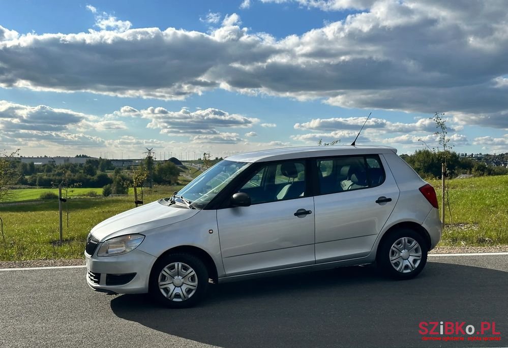 2011' Skoda Fabia photo #3