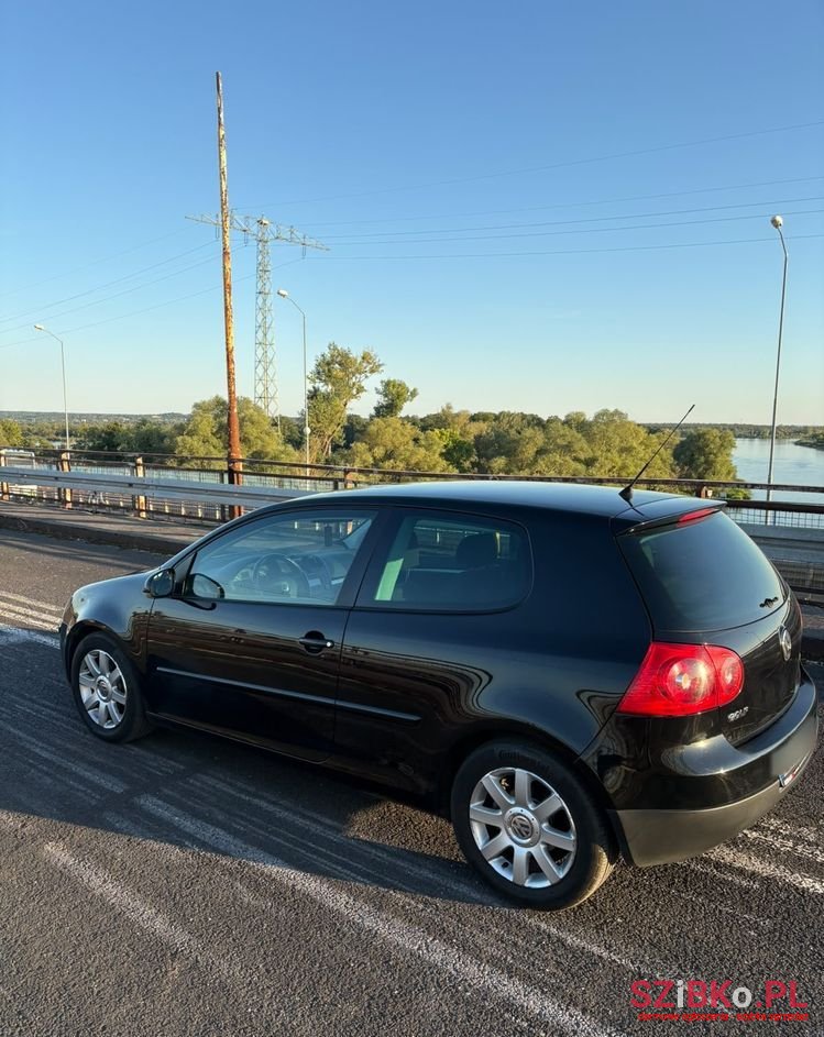 2005' Volkswagen Golf photo #5