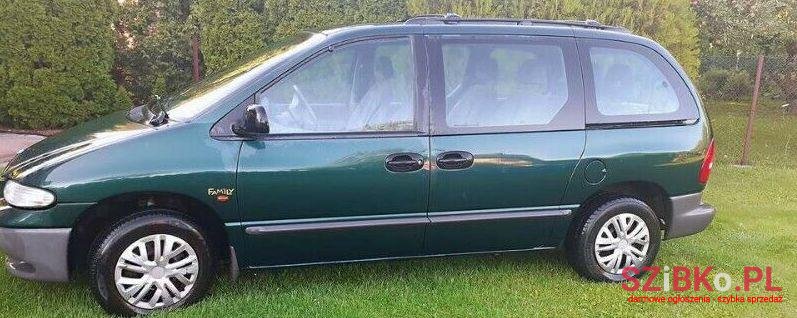 1999' Chrysler Voyager photo #1